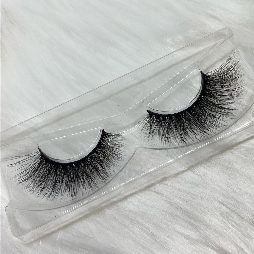 Lashes- Style: Dreamy